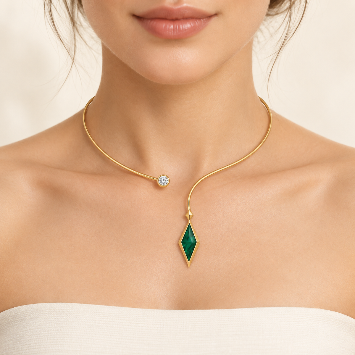 Asteria Emerald Torque