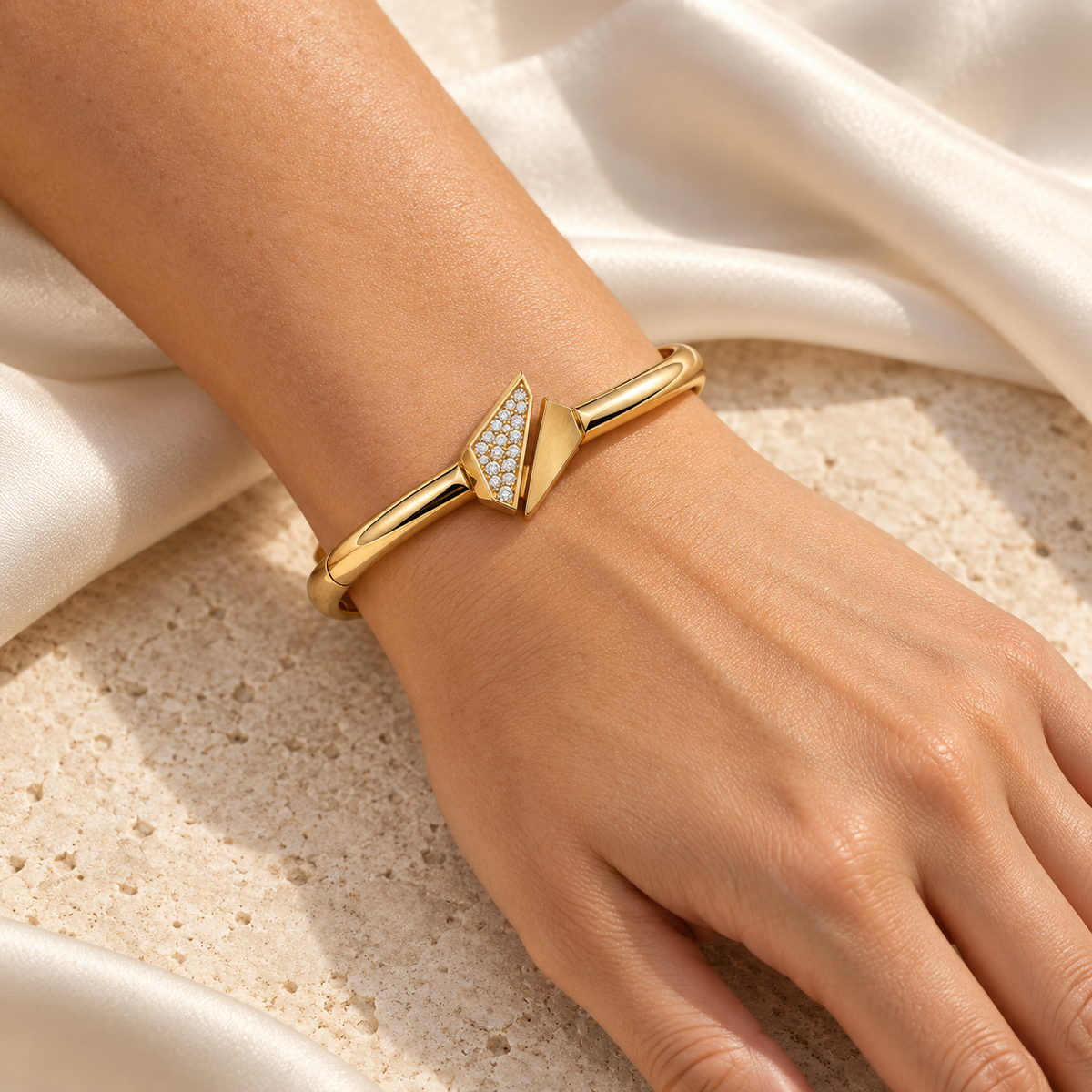 Delphi Split-Signet Bangle